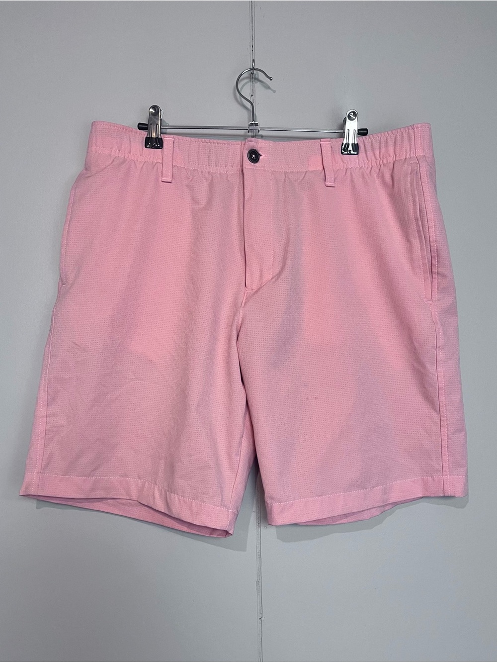 Under Armour Men’s Pink Golf Shorts Size 38 Lightweight Performance Stretch